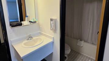 Handtücher, Seife, Shampoo, Toilettenpapier