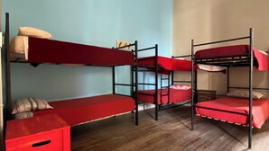 Dortoir partagé Standard, vue sur la cour intérieure