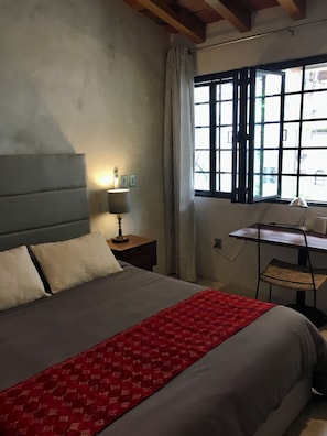 1 chambre, coffres-forts dans les chambres, fer et planche à repasser