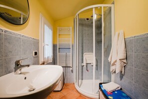 Doccia, asciugacapelli, bidet