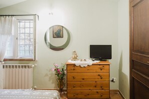 1 bedroom, iron/ironing board, bed sheets