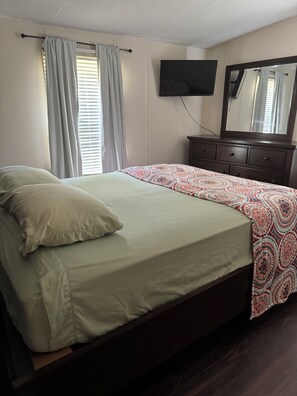 4 bedrooms, WiFi - Lake House not on water but very close to all access to lake (Manning)