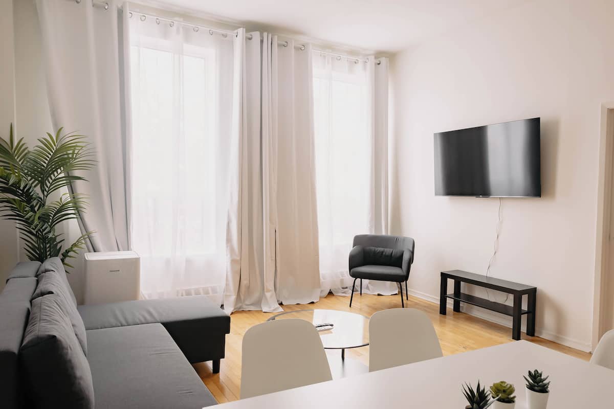 Suite Deluxe | Area soggiorno | Smart TV
