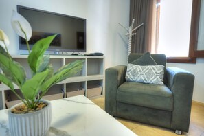 TV - 3bedroom house with yard and roof terrace CZER1-1 (Sliema)