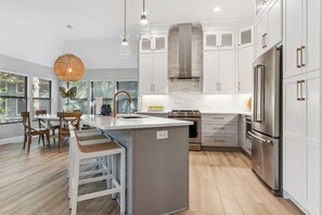 Fridge, microwave, oven, stovetop - Newly renovated lighthouse landing close to the ferry and island amenities, 2 golf carts. (Bald Head Island)