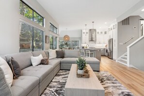 TV - Newly renovated lighthouse landing close to the ferry and island amenities, 2 golf carts. (Bald Head Island)