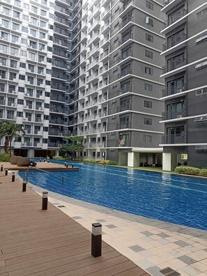 Outdoor pool - Shore 3 Residences Authentic Japanese-Style Bedroom with Pool View - MOA Complex (Pasay)