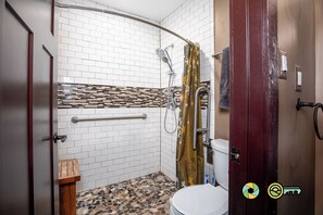 تجهيزات دش، مجففات شعر، مناشف، ورق حمّام