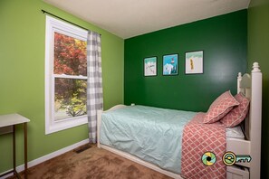 3 bedrooms, travel cot, free WiFi, bed sheets