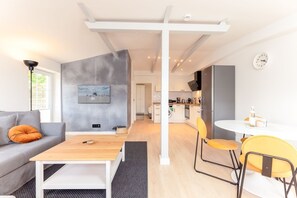 Fernseher, Stereoanlage