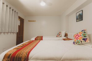 Classic Twin Room, Private Bathroom | Free WiFi - Lucios Hostal (Cusco)