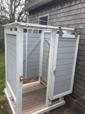 Property grounds - 1 Bedroom, Sleeps 4; perfect small family vacation home (Oak Bluffs)