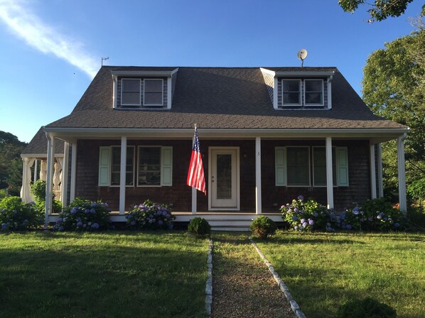 Exterior - 1 Bedroom, Sleeps 4; perfect small family vacation home (Oak Bluffs)