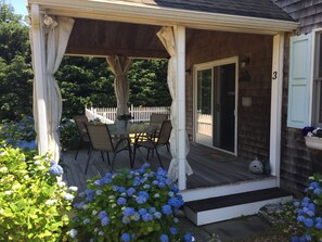 Outdoor dining - 1 Bedroom, Sleeps 4; perfect small family vacation home (Oak Bluffs)