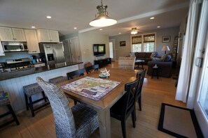 Dining - 1 Bedroom, Sleeps 4; perfect small family vacation home (Oak Bluffs)
