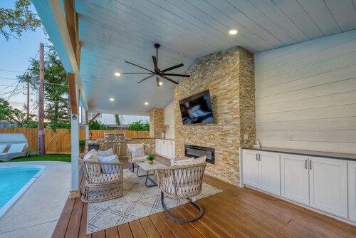 Whitewood Oasis-Your Poolside Retreat with Heated Pool in Spring, TX