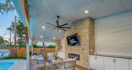 Whitewood Oasis-Your Poolside Retreat with Heated Pool in Spring, TX