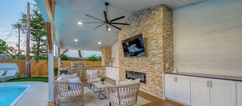 Whitewood Oasis-Your Poolside Retreat with Heated Pool in Spring, TX
