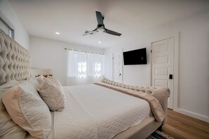 4 bedrooms, desk, iron/ironing board, WiFi