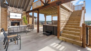 Unclassified image, 3 of 54, button - Lake Lookout Retreat with Private Hot Tub, Free Attraction Tickets & Community Pools (Branson)