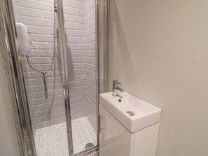 Bathroom - TORY ISLAND VIEW, family friendly in Falcarragh, County Donegal (Unknown)