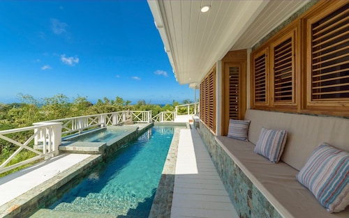 Stunning Retreat with Pool and Sunset Views - Northlight