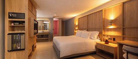 Superior Room, 1 King Bed | 1 bedroom, premium bedding, down comforters, pillowtop beds