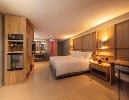Superior Room, 1 Katil Raja (King) | Peralatan tempat tidur premium, gebar bulu kapas, tilam berlapik