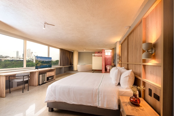 Suite junior, 1 cama de matrimonio grande | Ropa de cama de alta calidad y edredones de plumas