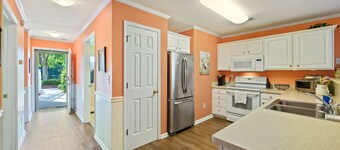 Ground-floor 3-bedroom condo with stunning golf course views, and Pool Access