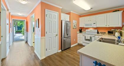Ground-floor 3-bedroom condo with stunning golf course views, and Pool Access