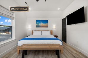 30 chambres, bureau, fer et planche à repasser, lit de bébé portatif