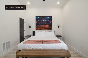 59 bedrooms, desk, travel cot, free WiFi - Nine Lakefront Homes (sleeping 223) in Rocky Shores w/n 500ft (HOLLISTER)