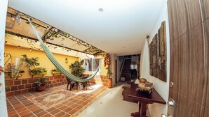 Courtyard - EDIFICIO SANTO TOMAS By Morada Bros. (Medellín)
