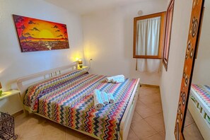 2 bedrooms, bed sheets