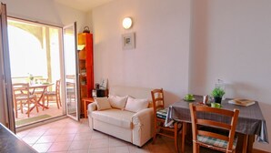 TV, fireplace - Apartment Abba Durke with sea view (Cala Gonone)