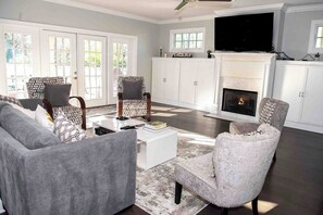 智能電視、壁爐