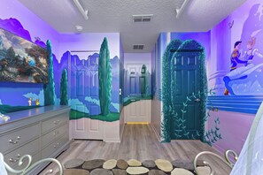 Interior - EPIC Renovated 9D 360 Rotating VR Machine 2x Game Rooms 4 mi to Disney (Kissimmee)