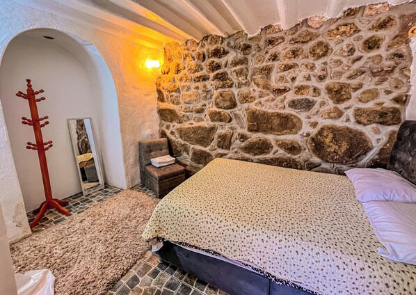 基础双人房 | 免费 WiFi、床单