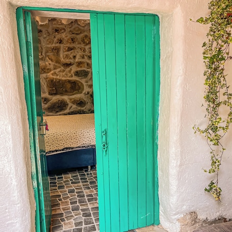 Basic Double Room | Free WiFi, bed sheets. Casa Flamenco San Blas