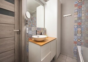Hair dryer, towels - Nowa Praga Comfort Apartment (Warszawa)