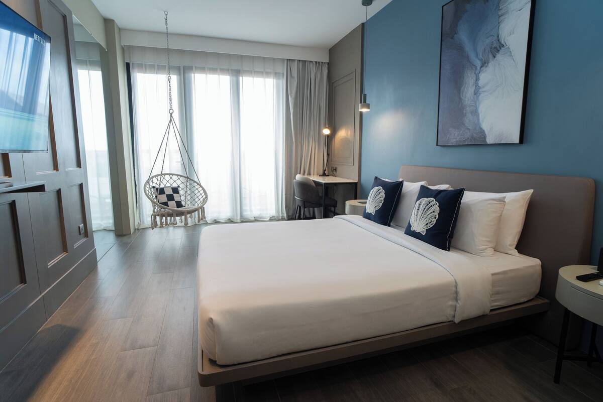 ห้องดีลักซ์, วิวทะเล | เครื่องนอนระดับพรีเมียม, มินิบาร์ฟรีบางอย่าง, โต๊ะทำงาน