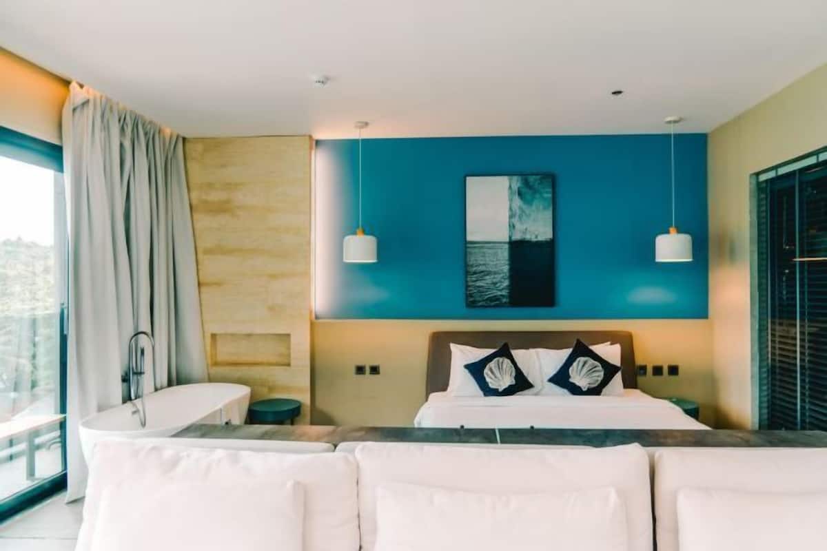 1 bilik tidur, peralatan tempat tidur premium, item bar mini percuma