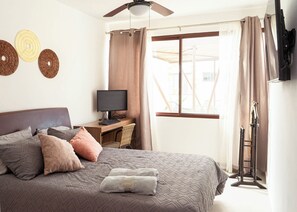 3 bedrooms, in-room safe, desk, iron/ironing board