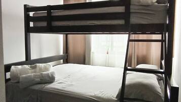 3 chambres, coffres-forts dans les chambres, bureau