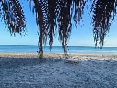 Amaia House, 5B 3R, 10 min drive from the beach. Cozy pool/fire pit/pavilion