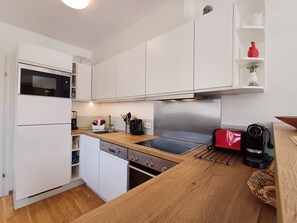 Fridge, microwave, oven, stovetop