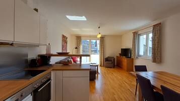 JÀÀkaappi, mikroaaltouuni, uuni, astianpesukone