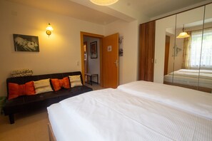 Iron/ironing board, free WiFi, bed sheets
