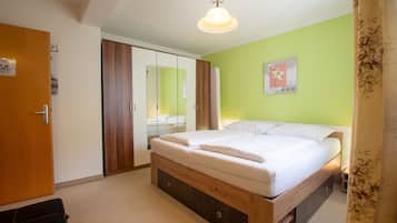 Iron/ironing board, free WiFi, bed sheets